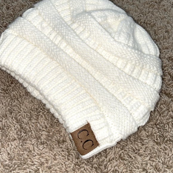 C.C off white beanie knit hat - Picture 1 of 3